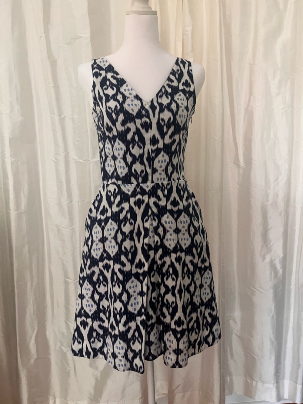 Gap Linen Dress in Navy and White